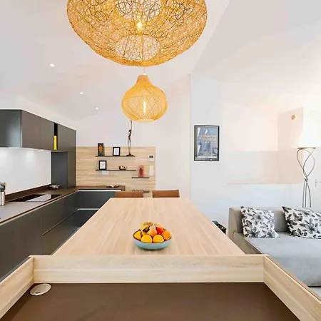 Centre - Duplex 6 Pers דירה *